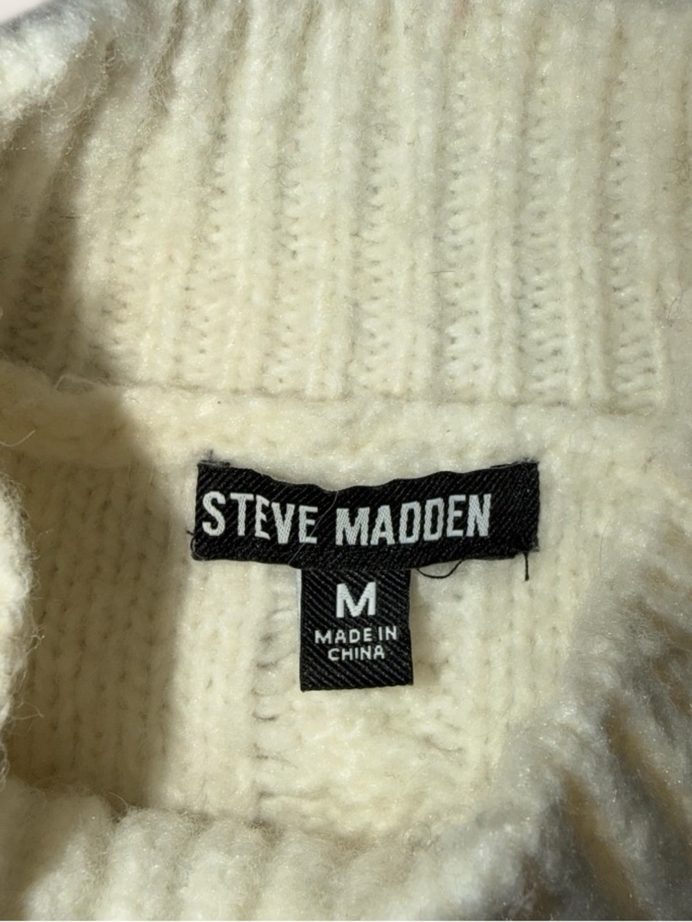 Steve Madden Cream Cable Knit Mock neck Cropped Sweater size Medium - Picture 3 of 3